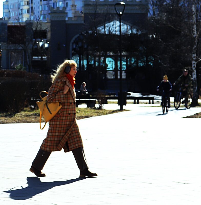 К станции метро. - Василий Палий К станции метро. - Василий Палий