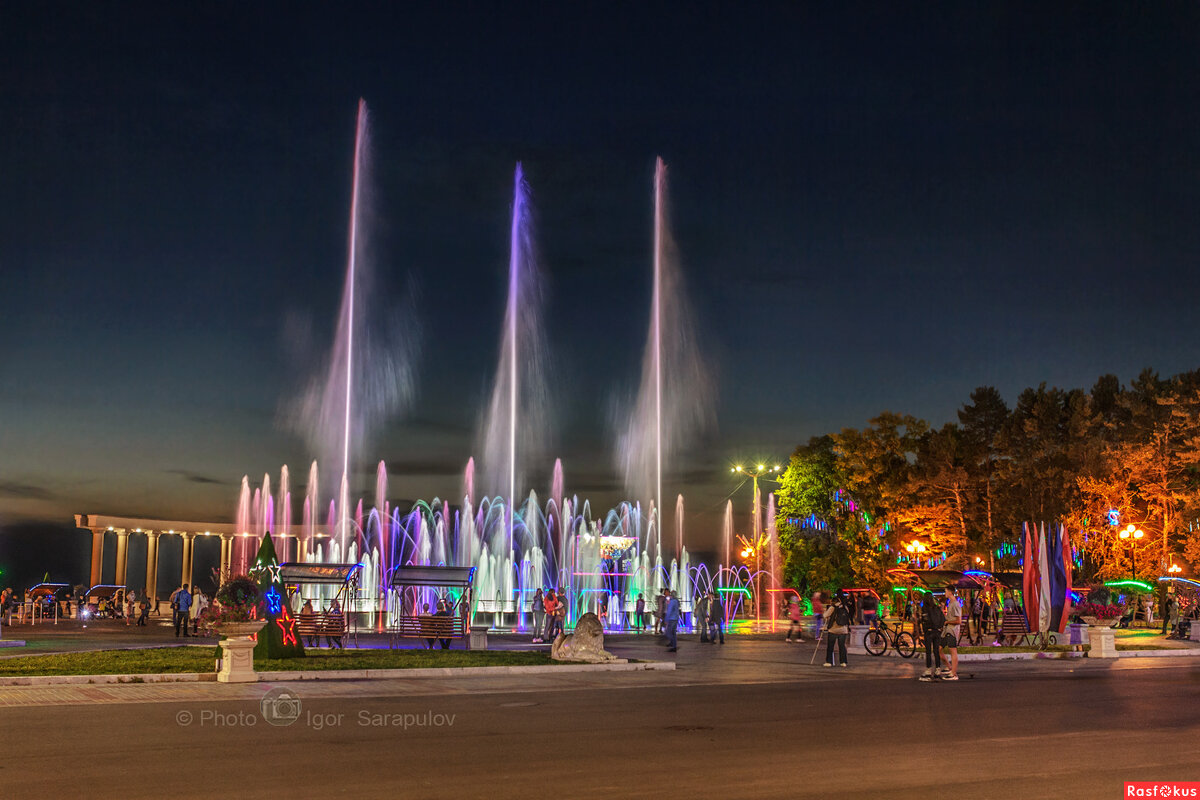 Ночные фонтаны в Хабаровске - Игорь Сарапулов