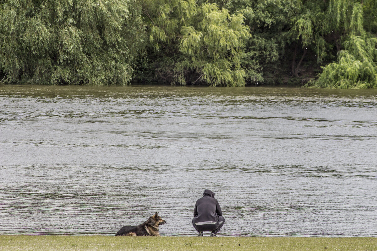 Двое на берегу - Коля Лукашов