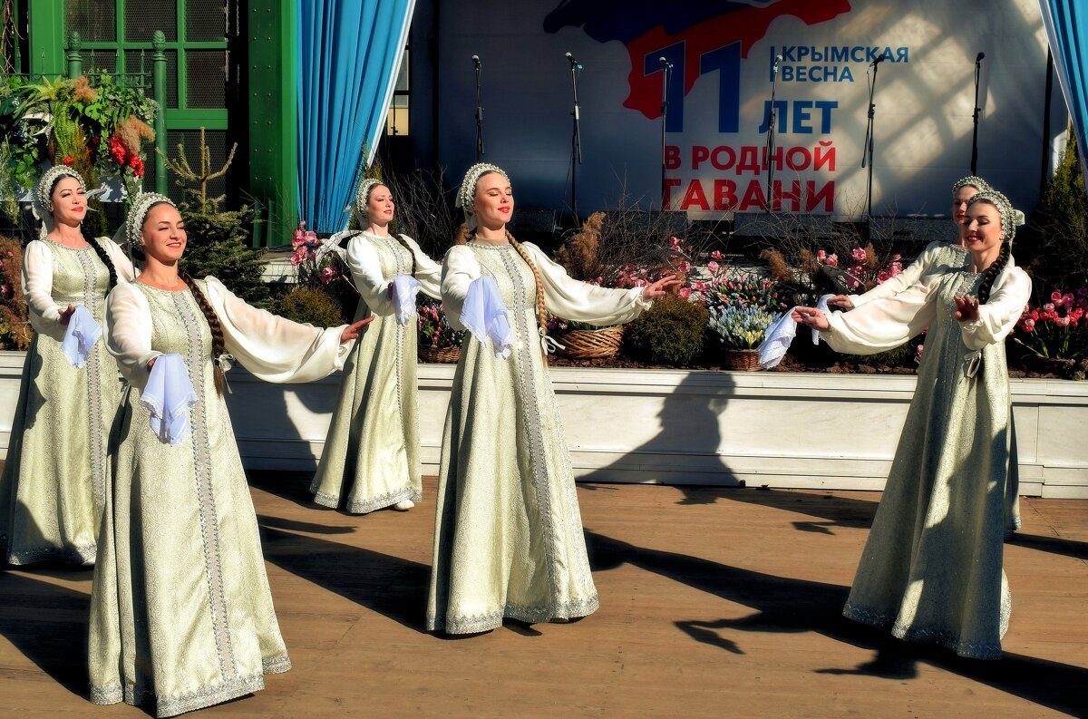 Танцы народов Крыма на фестивале "11 лет в родной гавани".. - Татьяна Помогалова Танцы народов Крыма на фестивале "11 лет в родной гавани".. - Татьяна Помогалова