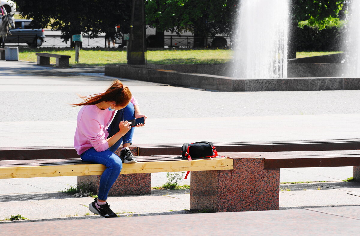 У фонтана - Виктор Никитенко