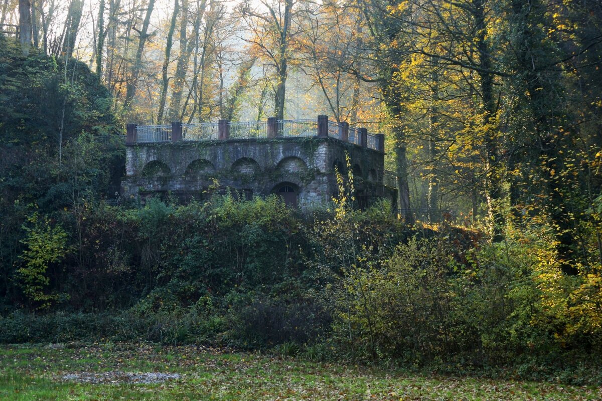 Старые развалины - Юрий. Шмаков