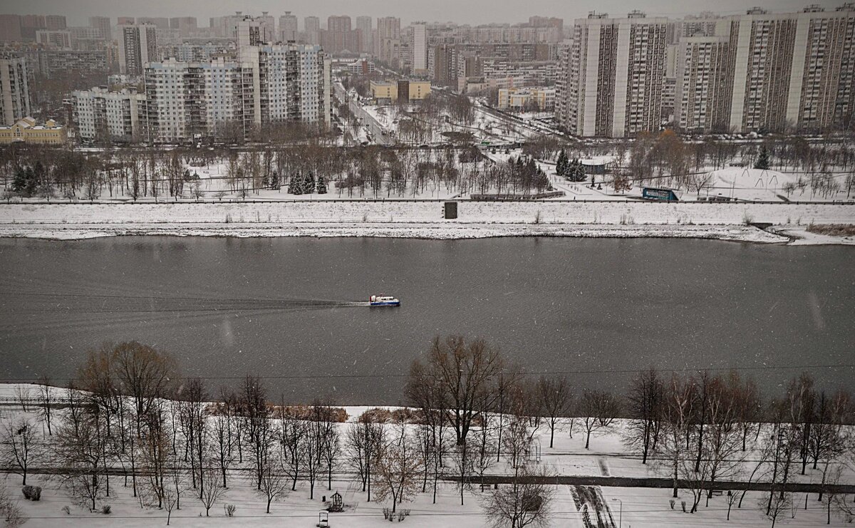 Всё стало вокруг снежным и серым,,, - Анатолий Колосов Всё стало вокруг снежным и серым,,, - Анатолий Колосов