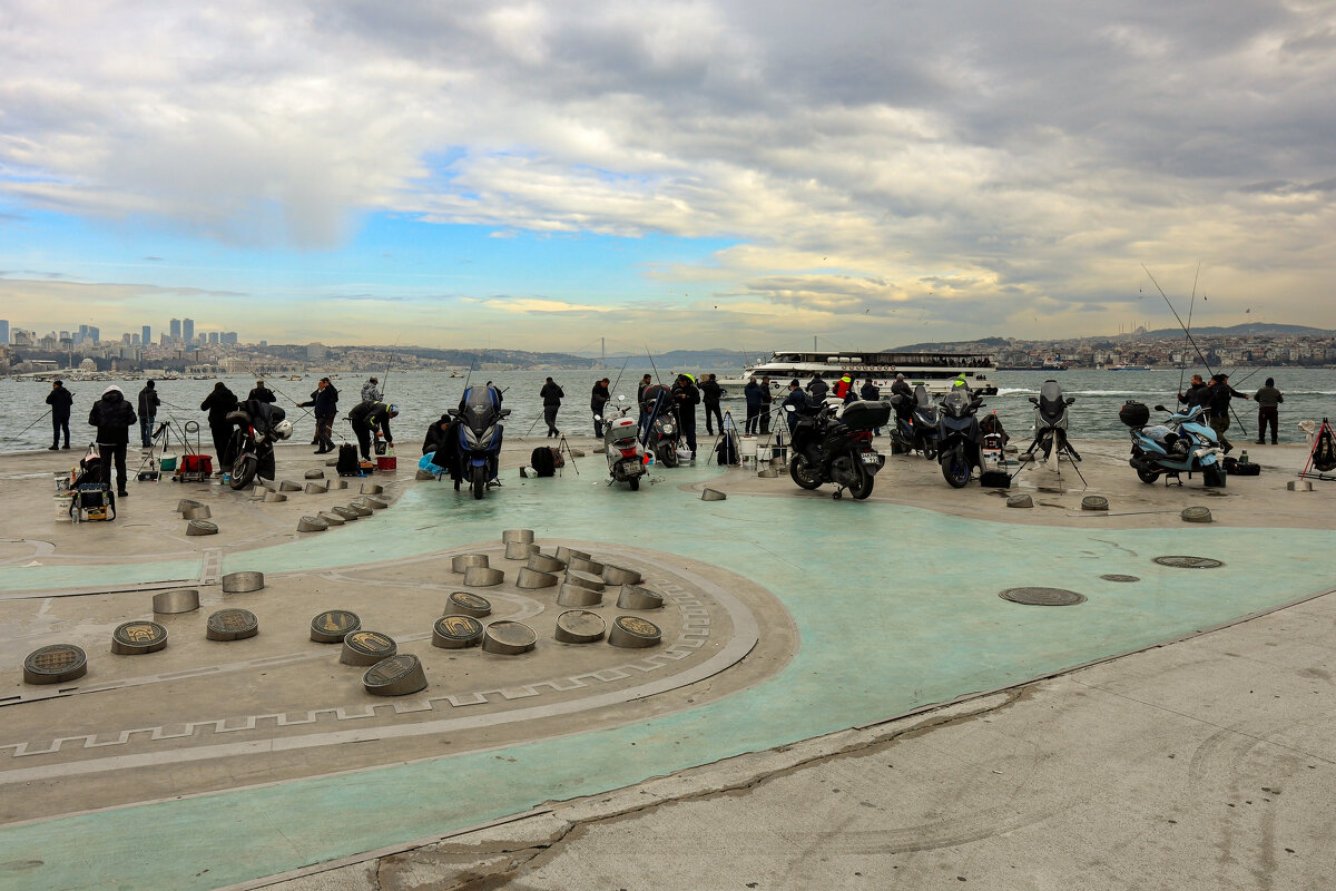 На набережной - skijumper Иванов