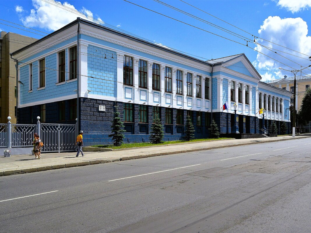 Чебоксары. Здание Государственного банка. - Пётр Чернега