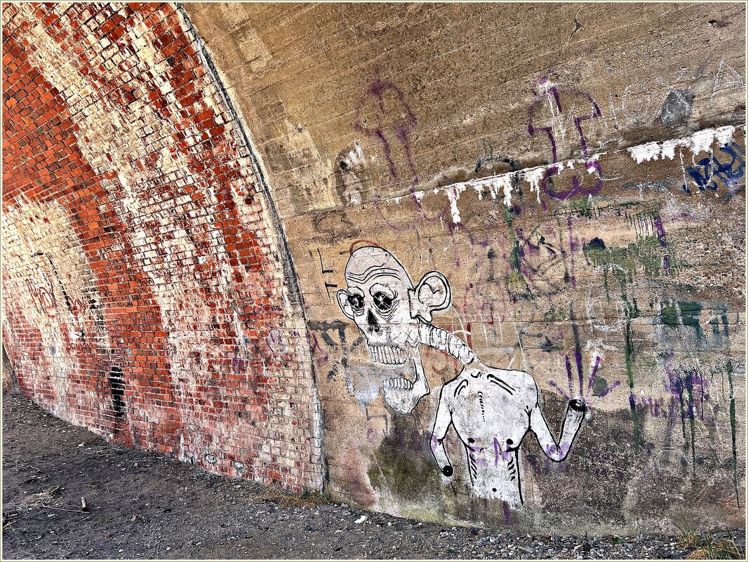 На стене моста.:) - Валерия Комова На стене моста.:) - Валерия Комова