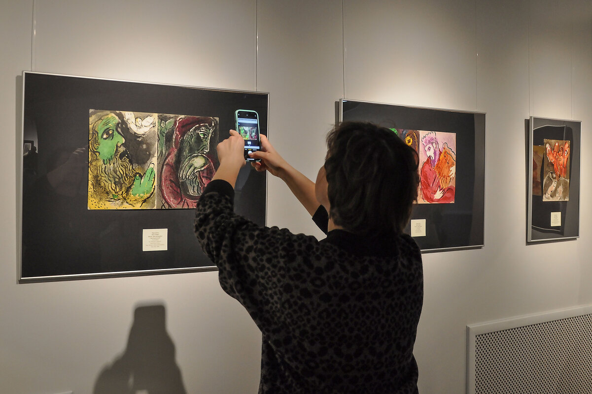 На выставке Марка Шагала - Татьяна Машошина На выставке Марка Шагала - Татьяна Машошина