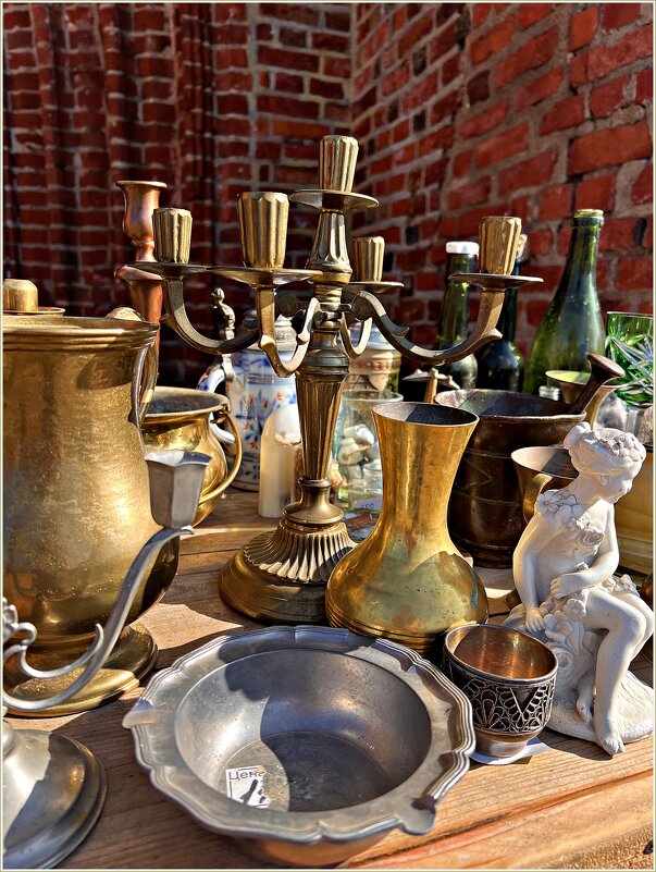 Блошиный рынок у кирхи. С раскопок. - Валерия Комова Блошиный рынок у кирхи. С раскопок. - Валерия Комова