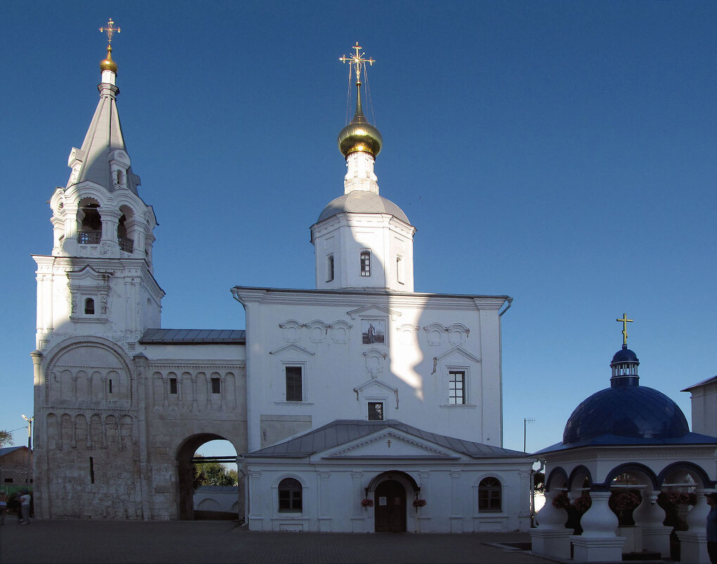 Надвратная Успенская церковь-колокольня и Собор Боголюбской иконы Божией Матери - Александр Ильчевский Надвратная Успенская церковь-колокольня и Собор Боголюбской иконы Божией Матери - Александр Ильчевский