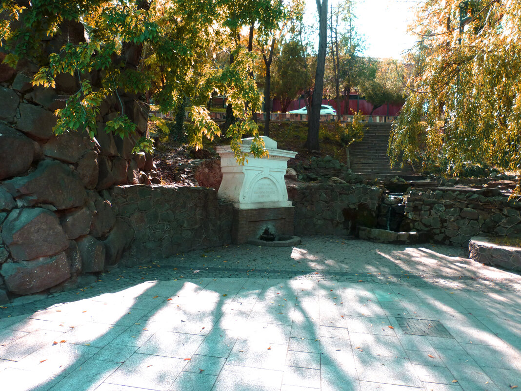 *Родник установлен греком Савопуло в 1881 году - Валентин Семчишин *Родник установлен греком Савопуло в 1881 году - Валентин Семчишин