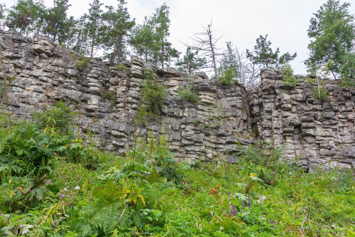 Скалы на вершине горы Заозерная. - Алексей Трухин