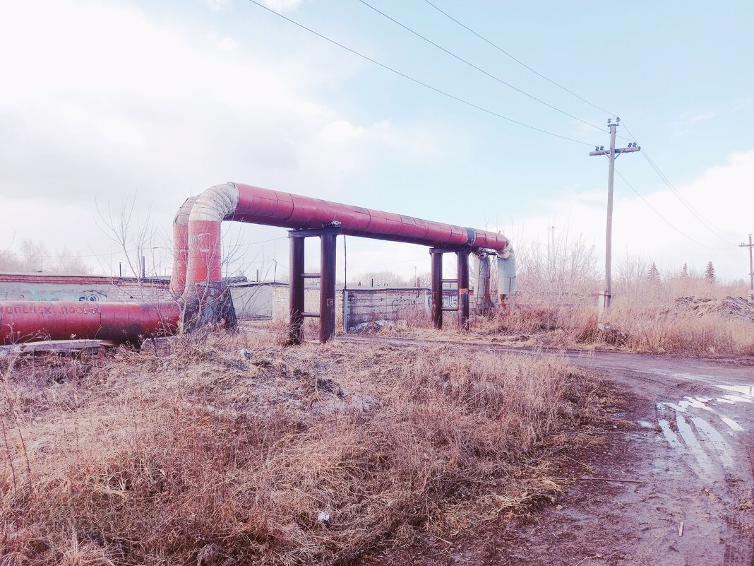 Трубы, над входом в гаражи. - Игорь Солдаткин