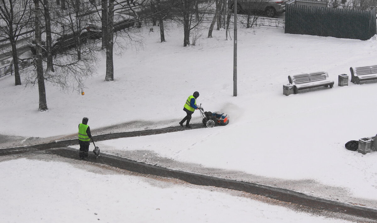 СНЕГОПАХАРЬ - Виктор Никитенко СНЕГОПАХАРЬ - Виктор Никитенко