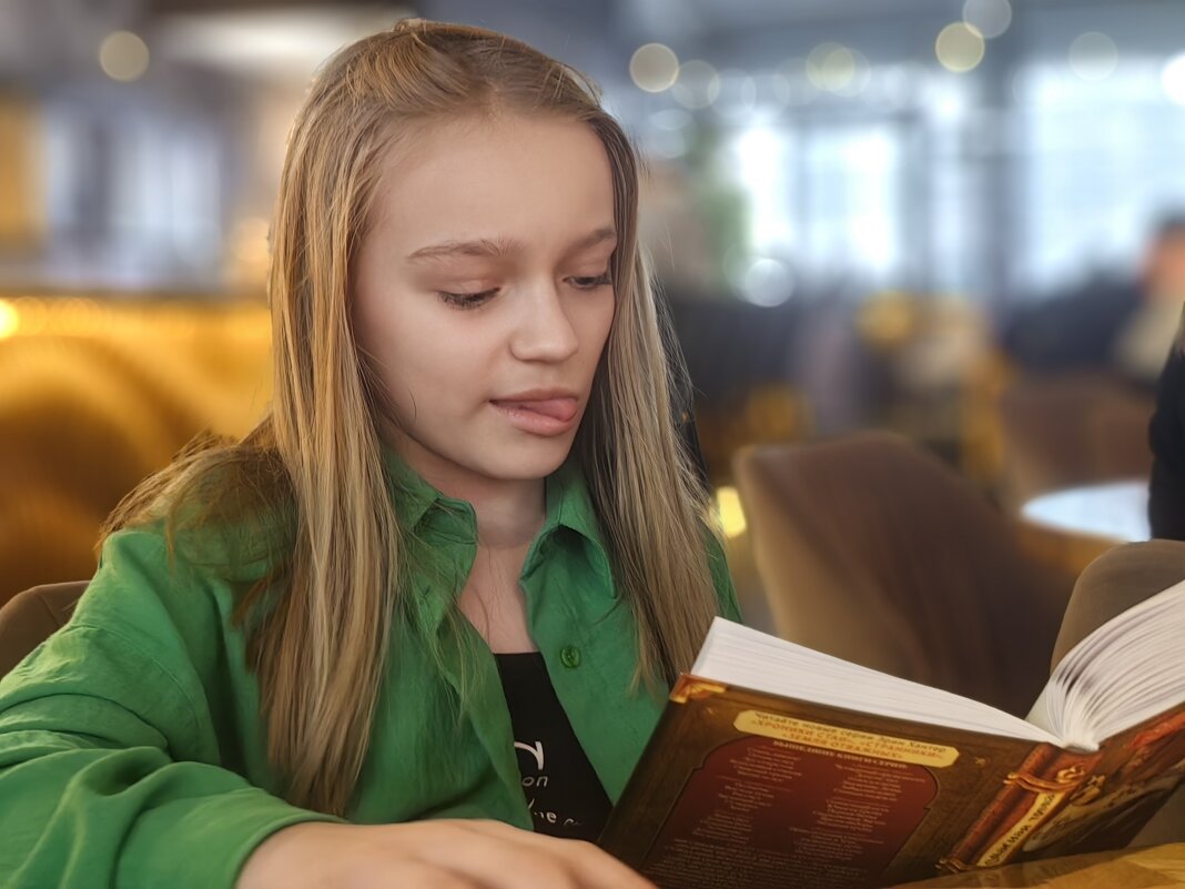 Портрет с книгой 2 - Сергей Гойшик Портрет с книгой 2 - Сергей Гойшик