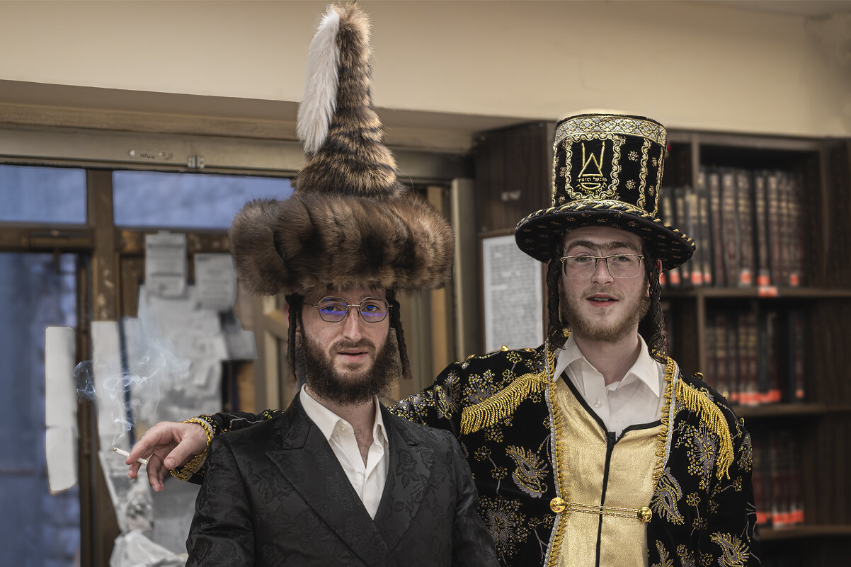 פורים שפיל אין פּאָרטרעטן - Shmual & Vika Retro פורים שפיל אין פּאָרטרעטן - Shmual & Vika Retro