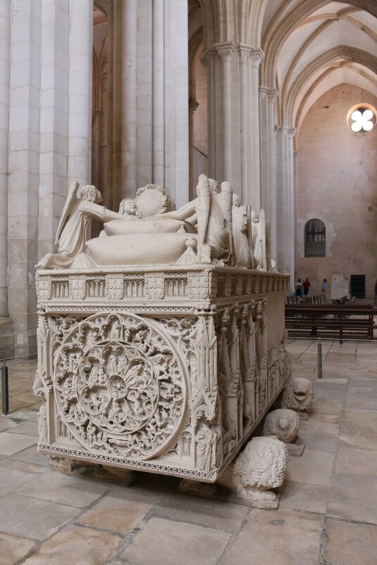 Саркофаг Инес де Кастро - Ольга Саркофаг Инес де Кастро - Ольга