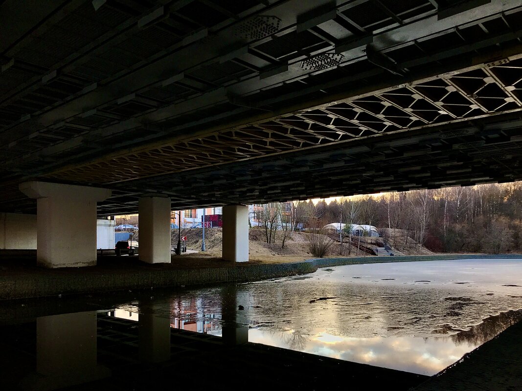 Под жабрами моста - Любовь Под жабрами моста - Любовь