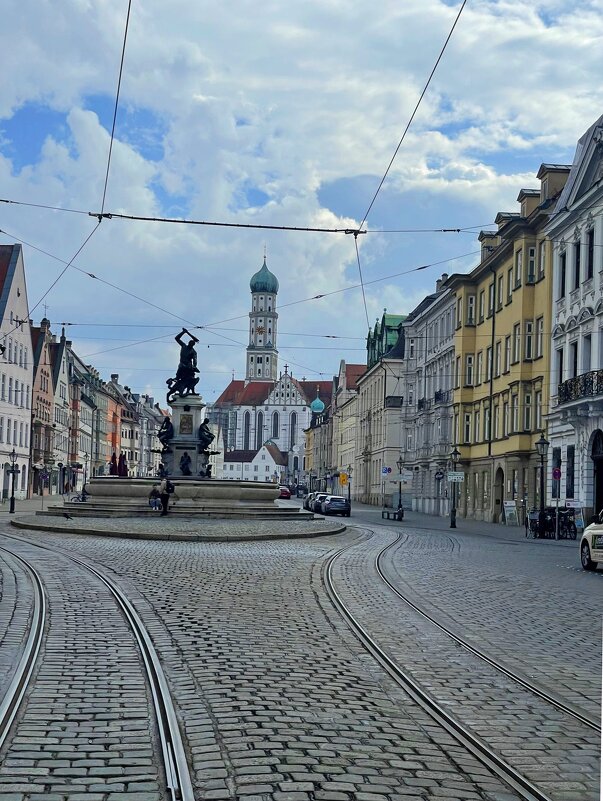 Фонтан Геркулеса, Аугсбург. На заднем плане-церковь Св. Ульриха и Афры - Галина Фонтан Геркулеса, Аугсбург. На заднем плане-церковь Св. Ульриха и Афры - Галина