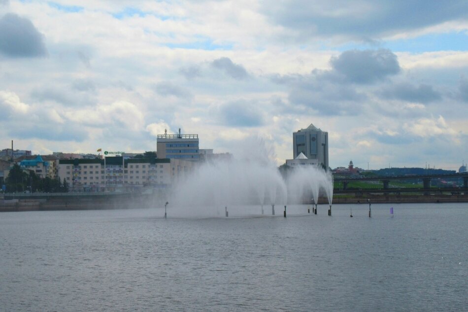 Лето. Залив. Фонтаны. - Галина Кузьмина Лето. Залив. Фонтаны. - Галина Кузьмина