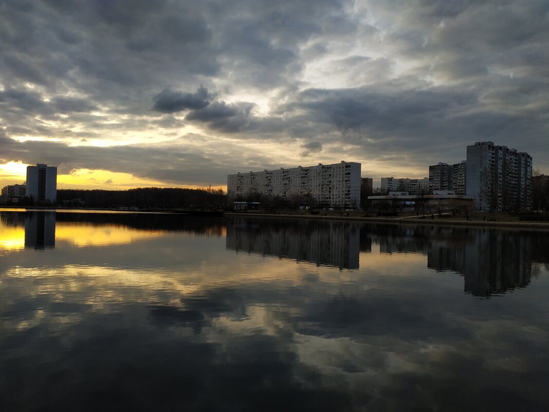Вариации на тему одного с позолотой вечера на городском пруду. Не проезжать же было мимо - Андрей Лукьянов