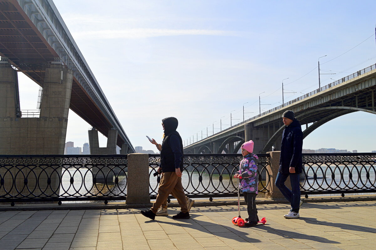 Воскресный день на набережной - Татьяна Лютаева