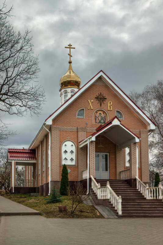На территории Свято-Михайловского монастыря - Игорь Сикорский На территории Свято-Михайловского монастыря - Игорь Сикорский