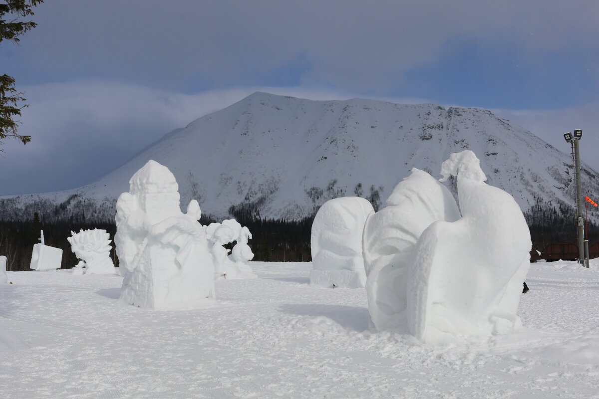 Среди снежных скульптур - Ольга 