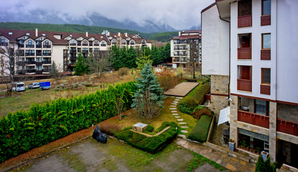 Пасмурно, моросит, но тепло... - Эмиль Пасмурно, моросит, но тепло... - Эмиль