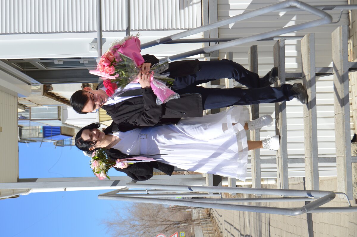 Молодожёны. - Владимир Помазан Молодожёны. - Владимир Помазан