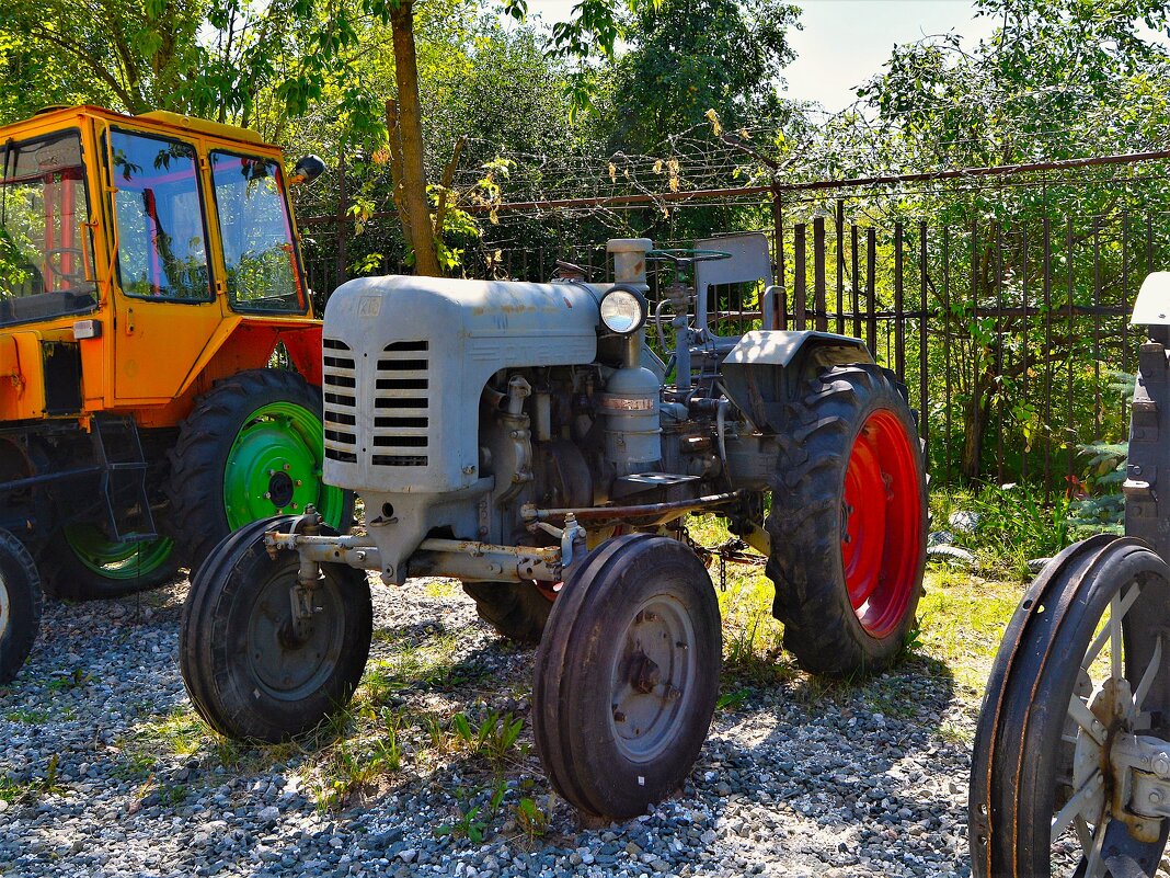 Чебоксары. Лёгкий колёсный трактор ДТ – 20. - Пётр Чернега