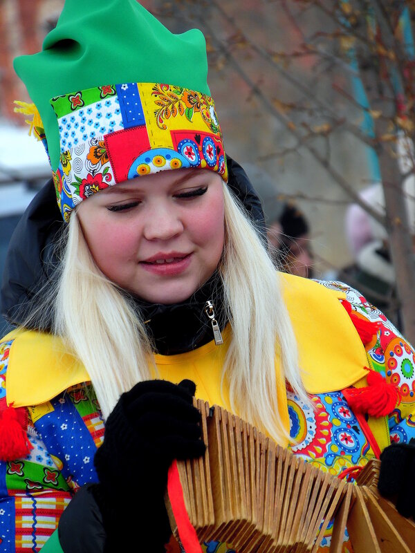 Инструмент такой узнали? Тараторит будто тетка- называется трещётка. - nadyasilyuk Вознюк