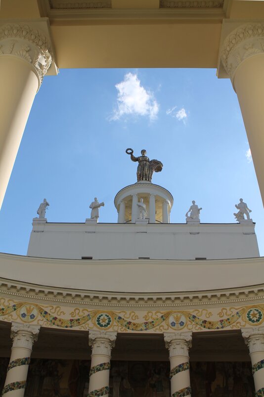 ВДНХ СССР, мирное синее небо... - Олег Зоркий ВДНХ СССР, мирное синее небо... - Олег Зоркий