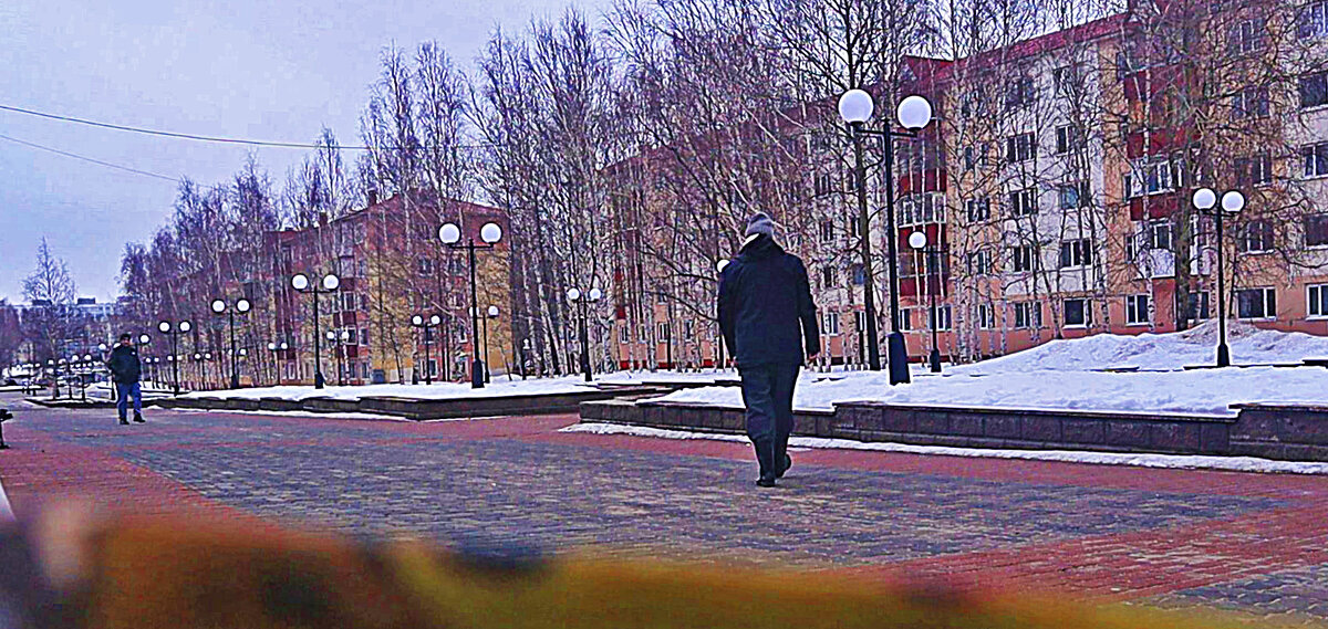 Апрель...Нефтеюганск. На бульваре! - Владимир 