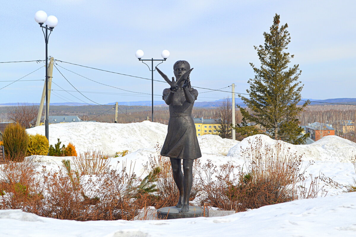 Девочка с голубем - Татьяна Лютаева