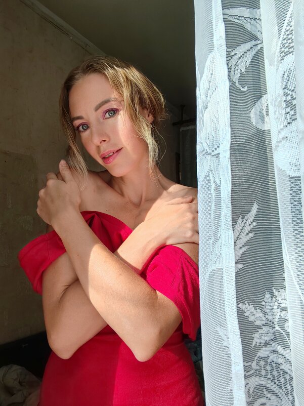 Девушка в красном - Януся Характерова