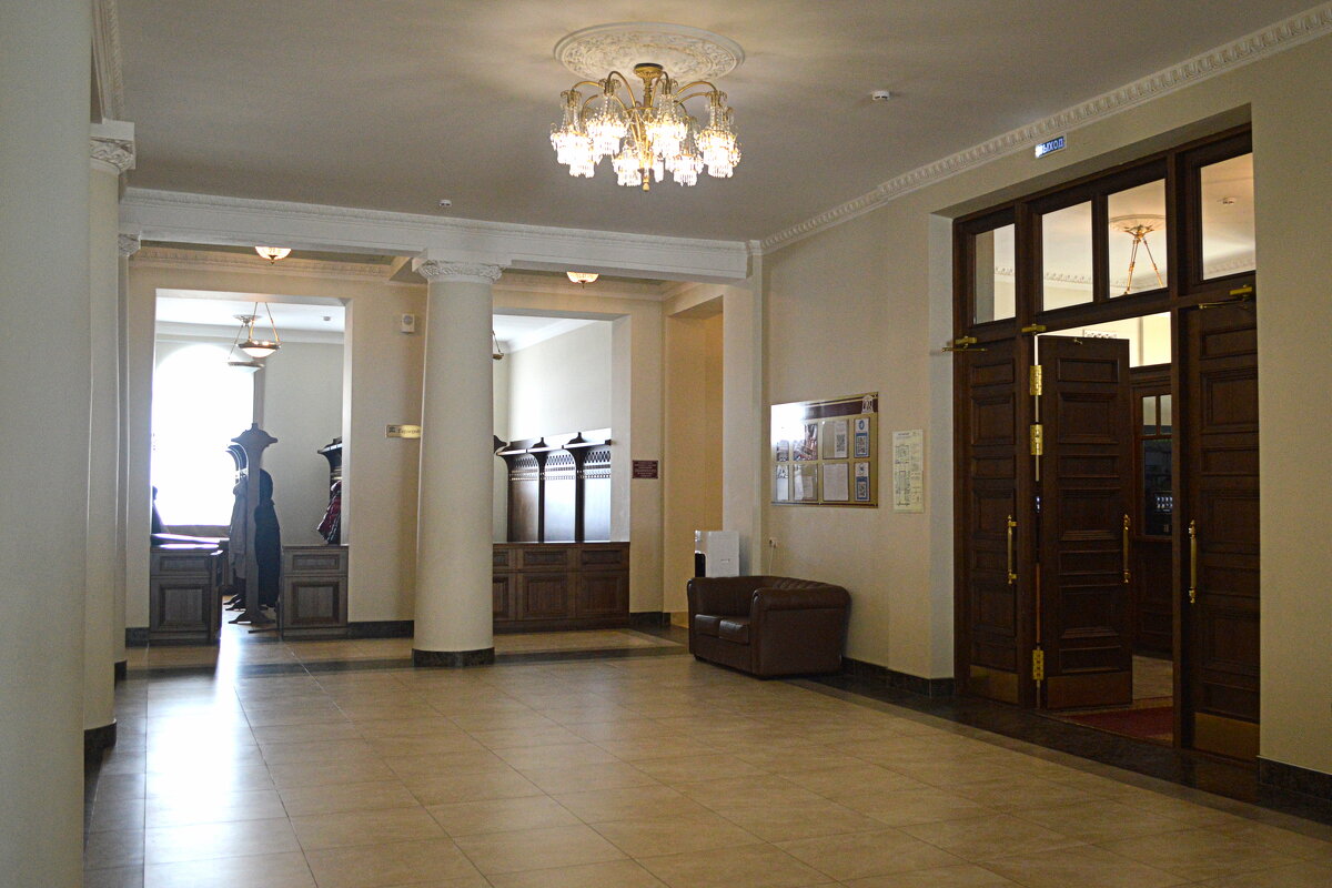 Дворец начинается с гардероба - Татьяна Лютаева Дворец начинается с гардероба - Татьяна Лютаева