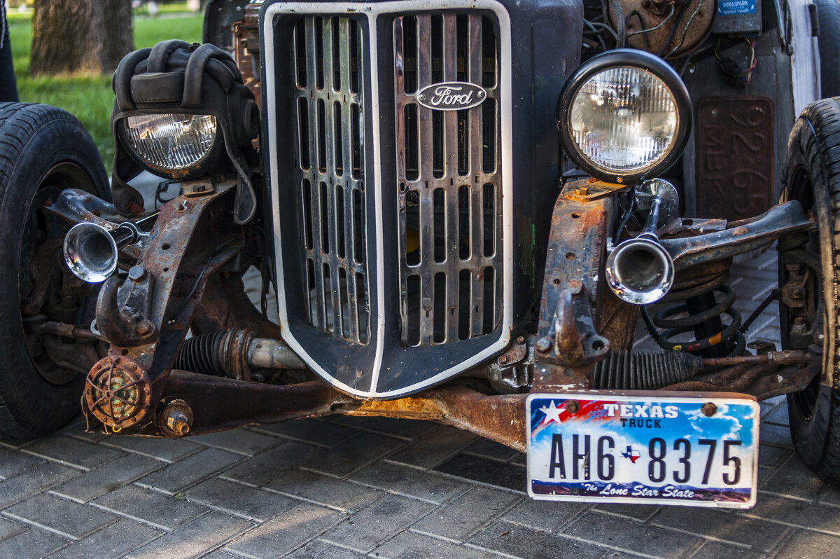 Симпатичный форд в Екатерининском парке - Коля Лукашов Симпатичный форд в Екатерининском парке - Коля Лукашов