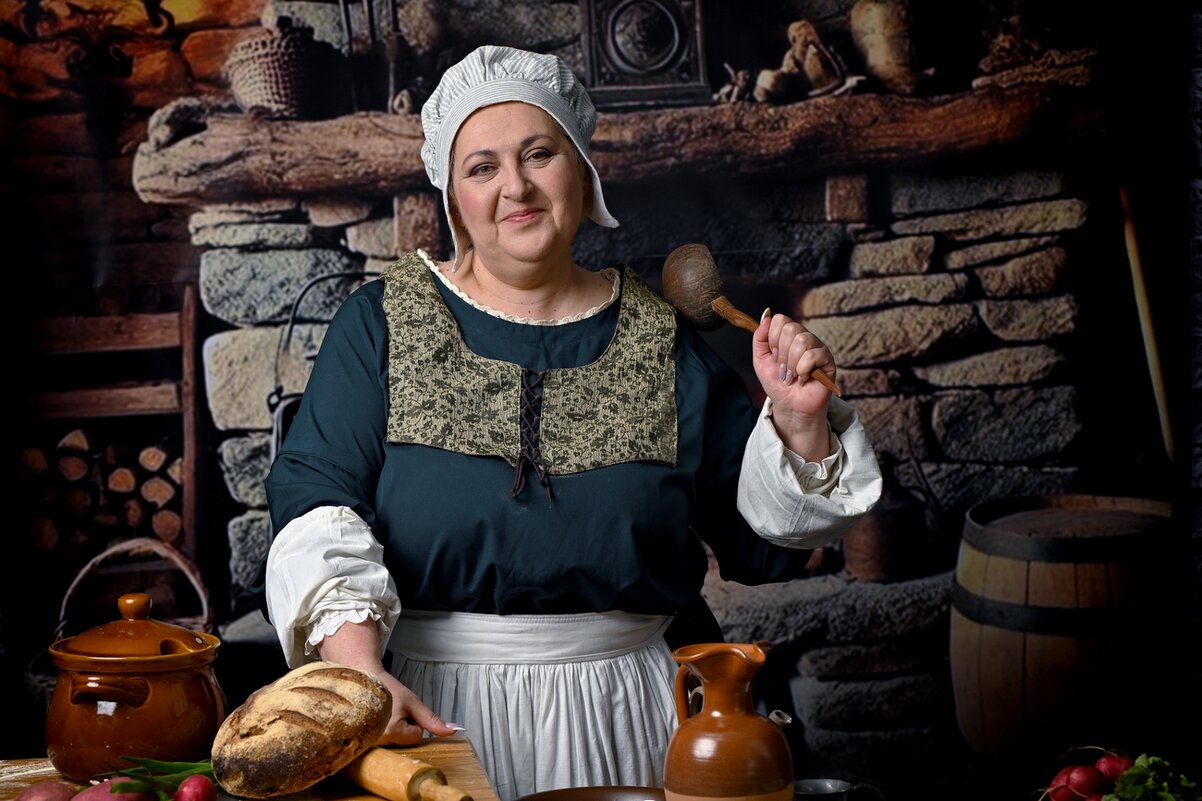 Medieval kitchen - Valentin Bondarenko