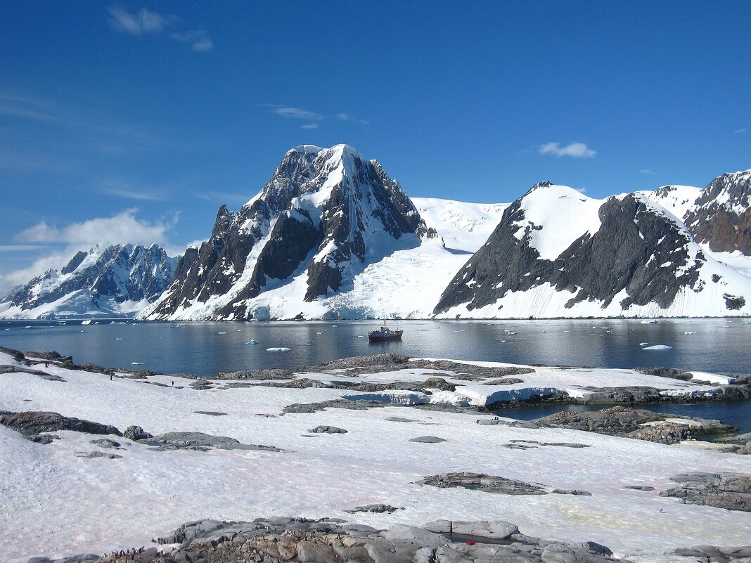 Вид на пролив Пенола и Землю Грэма, Антарктида. - unix (Илья Утропов) Вид на пролив Пенола и Землю Грэма, Антарктида. - unix (Илья Утропов)