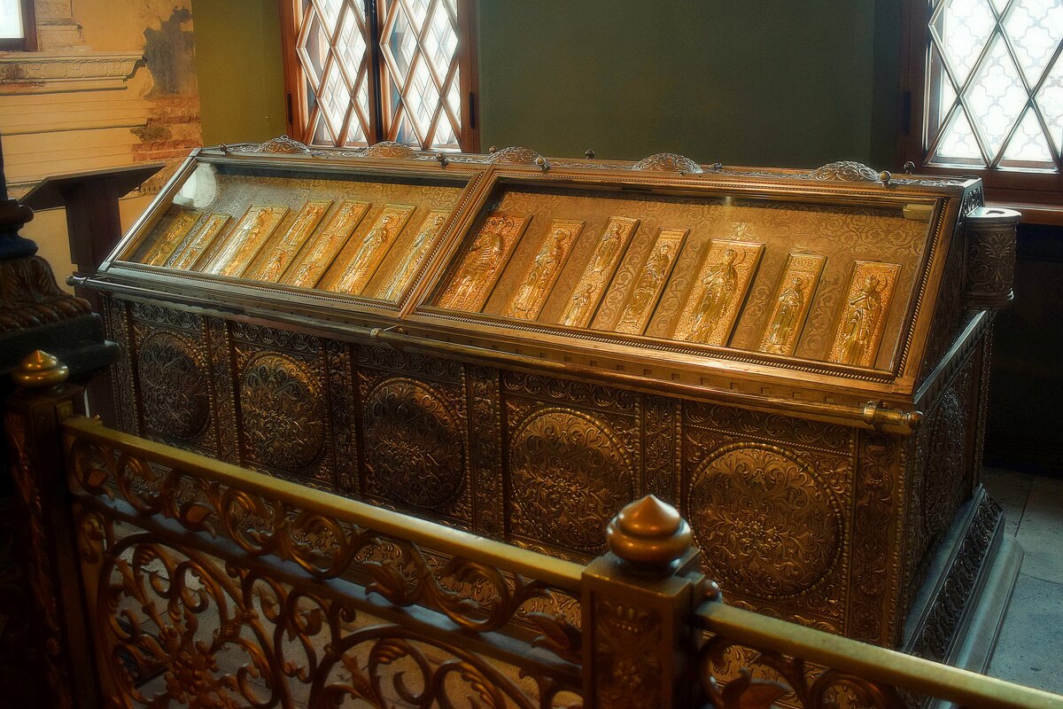 Рака для ковчегов-мощевиков. - Татьяна Помогалова Рака для ковчегов-мощевиков. - Татьяна Помогалова