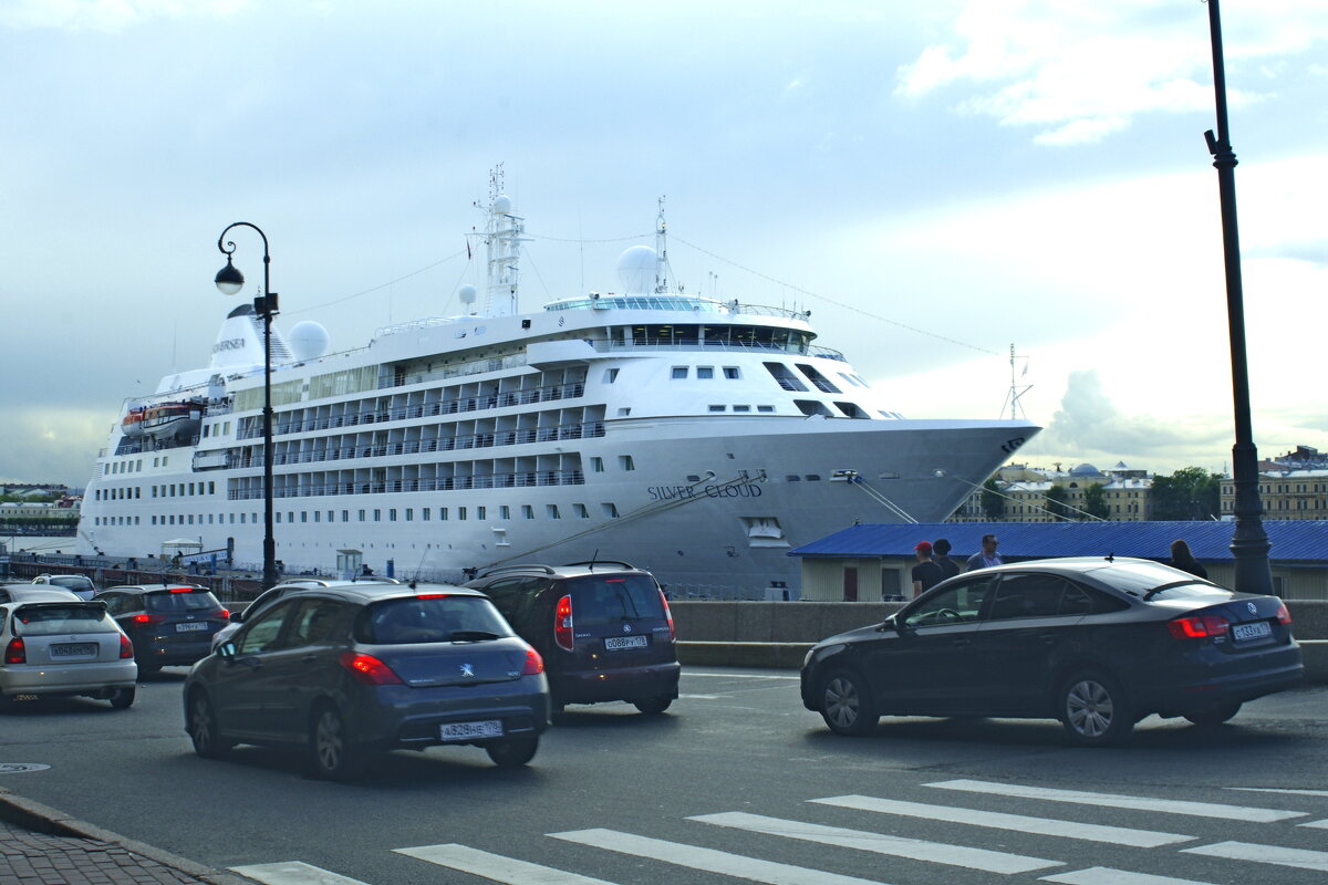 Лайнер на Неве - Сергей Швечков Лайнер на Неве - Сергей Швечков