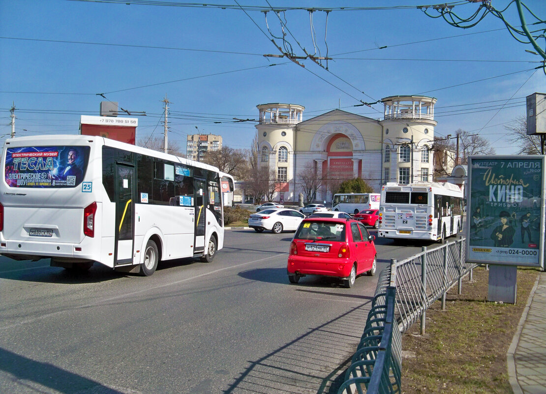 Автомобили на кольцевой - Валентин Семчишин