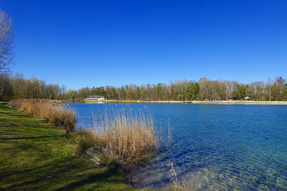 "..Улыбчивый апрель, держись, Лети легко под облаками,..." - Галина "..Улыбчивый апрель, держись, Лети легко под облаками,..." - Галина