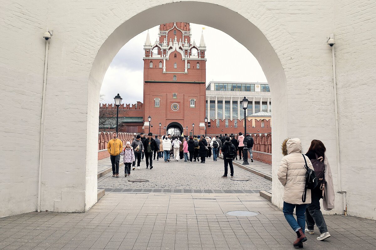 Из Кутафьей башни к Троицким воротам. - Татьяна Помогалова Из Кутафьей башни к Троицким воротам. - Татьяна Помогалова