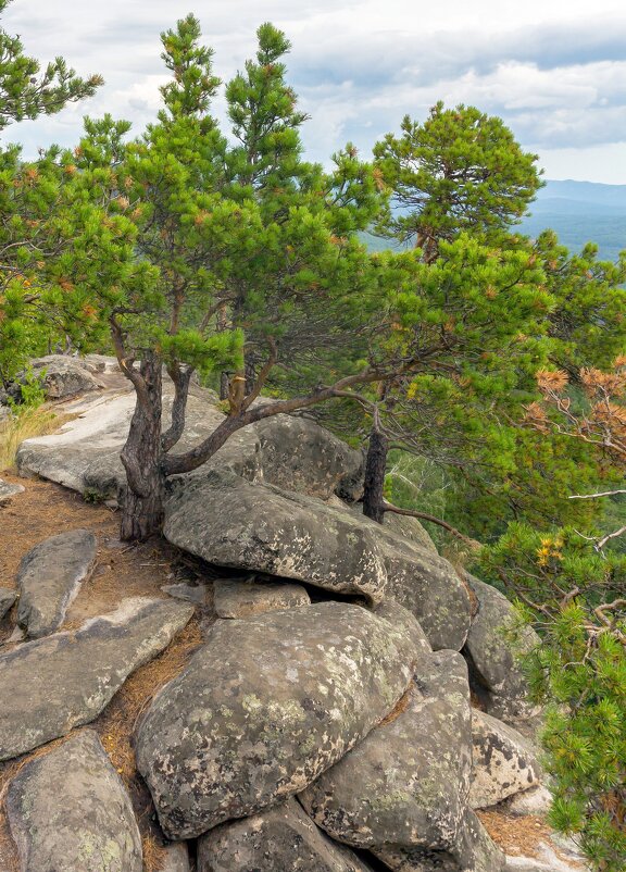 Скалы на вершине горы Заозерная. г. Миасс, озеро Тургояк. - Алексей Трухин