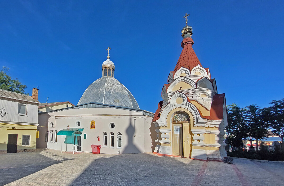 часовня "Князя Шкарных" в подворье храма "Всех Святых". - ИРЭН@ . часовня "Князя Шкарных" в подворье храма "Всех Святых". - ИРЭН@ .