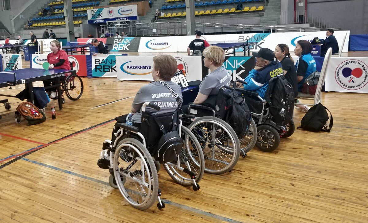 Девчата и ребята - Андрей Хлопонин Девчата и ребята - Андрей Хлопонин