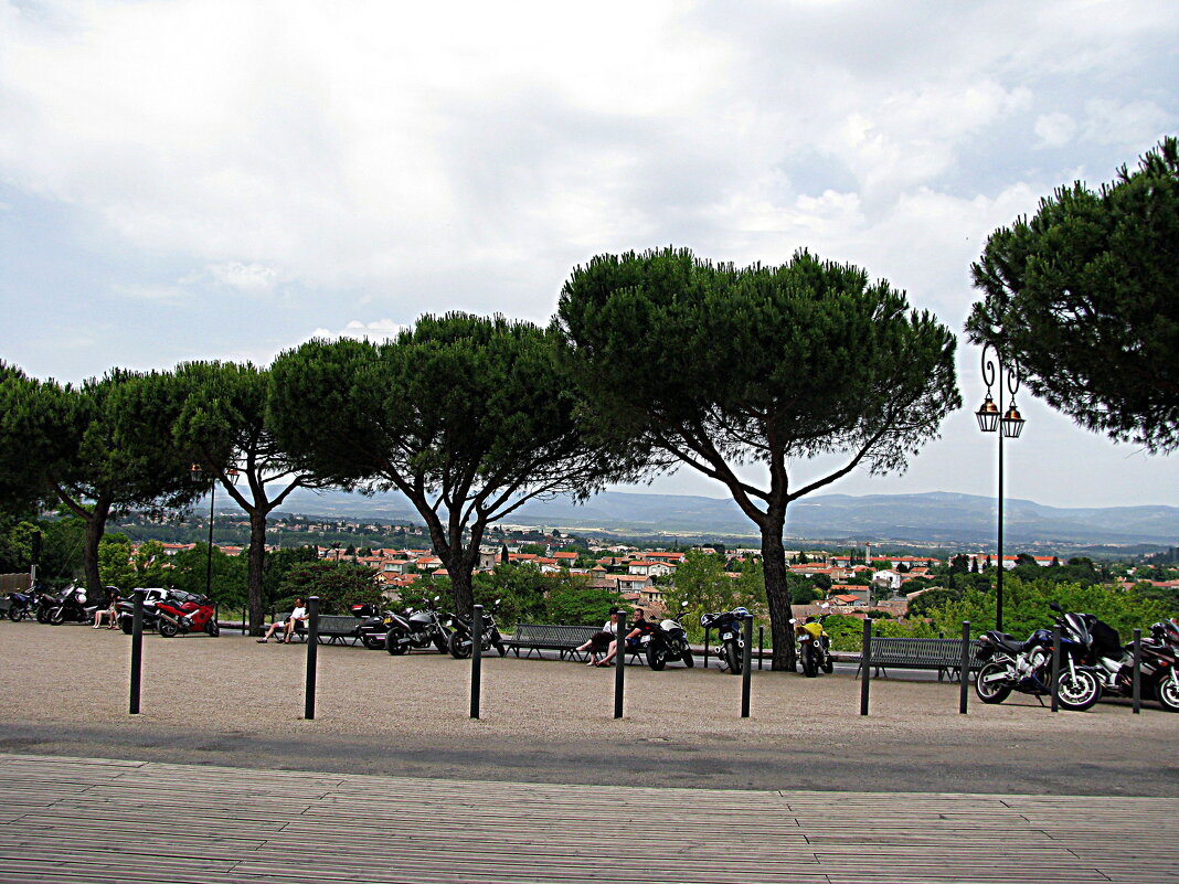 Пригород Парижа. - Владимир Драгунский Пригород Парижа. - Владимир Драгунский