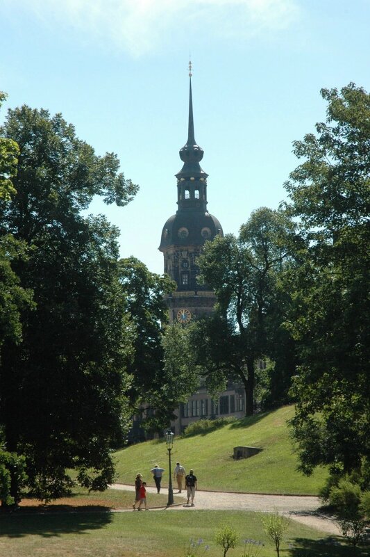 Парк в Старом городе Дрездена - Alexandra Sakharova