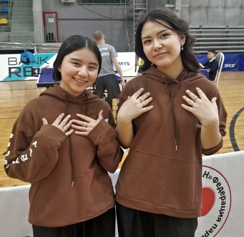 Девчонки - Андрей Хлопонин